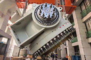 Thiết bị 300 tấn vượt bài kiểm tra quyết định, dự án thủy điện xung kích 500MW đầu tiên thế giới tiến sát đích