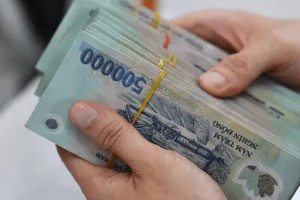 Từ 10/9, doanh nghiệp trả lương chậm có thể bị phạt đến hàng trăm triệu đồng