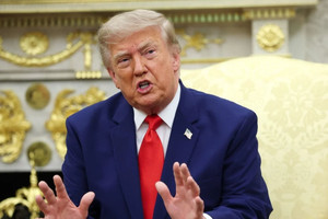 Tổng thống Trump tuyên bố Mỹ sẽ sớm tấn công 'pháo đài ngầm' Pickaxe của Iran