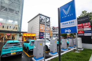 VinFast lên tiếng về việc một nhóm chủ xe biển trắng bị giới hạn khung giờ sạc miễn phí