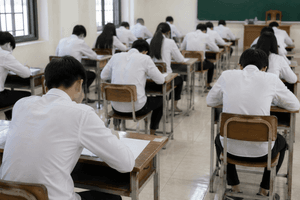 Xem xét hủy toàn bộ kết quả thi của hơn 100 thí sinh gian lận trong kỳ thi ngoại ngữ quốc tế, dùng tai nghe siêu nhỏ truyền đáp án