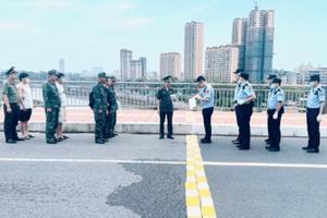 Việt Nam trao trả 3 người nước ngoài về nước