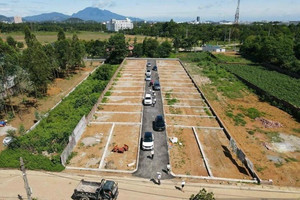Từ giờ, có được tách thửa với đất đang tranh chấp hay không?