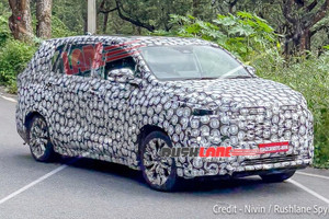 Toyota Innova Hycross facelift lộ ảnh chạy thử, thay đổi lớn nhất nằm ở phần đầu xe