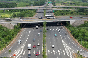 Có được 'bám' làn trái trên cao tốc sau khi vượt không?