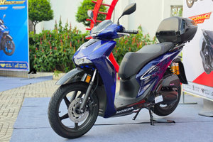 Mẫu Honda SH đắt hơn cả ô tô chuẩn bị cập bến Việt Nam, dàn áo trong suốt như pha lê khiến giới sưu tầm ráo riết săn đón