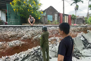 Sụt lún bất thường ở Quảng Trị, phong tỏa khẩn cấp hiện trường