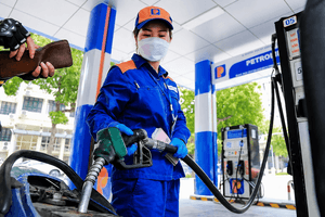 Đầu mối kinh doanh xăng dầu phải có kho 15.000 m3 và 10 cửa hàng bán lẻ thay vì đi thuê?