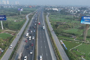 Tài xế, chuyên gia nói gì về đề xuất ‘làn vượt xe’ trên cao tốc?