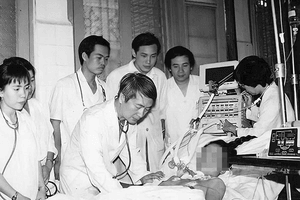 'Cha đẻ' của ngành hồi sức cấp cứu Việt Nam qua đời: 'Nuôi rắn cứu người', 2 lần được phong tặng Anh hùng Lao động