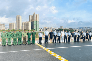 Việt Nam trao trả 5 người nước ngoài về nước