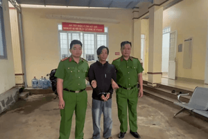 Bắt khẩn cấp Lê Quang Nhã 40 tuổi vừa từ Lào trở về
