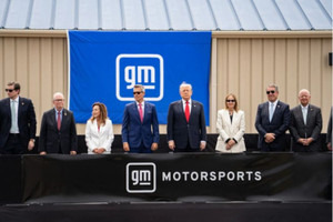 Tổng thống Donald Trump công bố thương vụ 250 chiếc Cadillac Escalade cho Mật vụ Mỹ