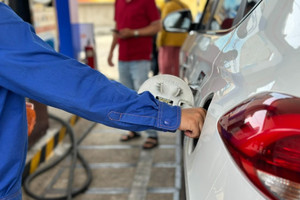 Trao quyền định giá xăng dầu cho doanh nghiệp: Vẫn thị trường 'nửa vời'?