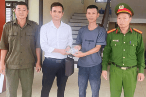 Nhận trình báo từ cụ ông 72 tuổi về túi xách chứa 100 triệu đồng, công an lập tức vào cuộc xác minh