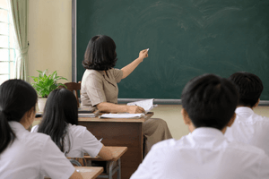 Nữ giáo viên nghỉ ốm 17 năm nhưng vẫn hưởng lương hơn 30 tỷ đồng: Cảnh sát tiến hành khám xét nơi ở, thu giữ nhiều tài liệu và thiết bị
