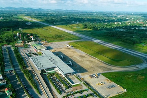 Sau 8 tháng mở cửa, sân bay quốc tế lớn của miền Trung nỗ lực nâng cấp đường băng