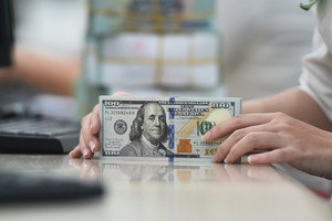 Tỷ giá USD tuần 27-31/7: USD ngân hàng và chợ đen hạ nhiệt, tỷ giá trung tâm vẫn lập kỷ lục