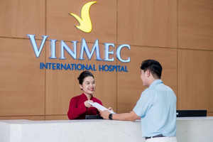 Bệnh viện của tỷ phú Phạm Nhật Vượng thực hiện thành công 2 ca phẫu thuật robot từ xa cách nhau 1.700km