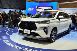 Mẫu xe MPV 7 chỗ Toyota Veloz Hybrid chốt giá 440 triệu đồng, phả hơi nóng lên Mitsubishi Xpander