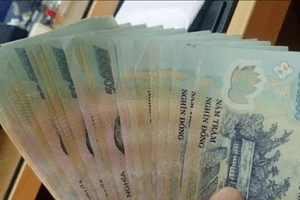 Phát hiện 79 tờ 500.000 đồng nằm chỏng chơ giữa hành lang, Bệnh viện Bạch Mai lập tức tiếp nhận, xác minh