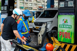 Đầu mối xăng dầu lãi lớn: Do điều hành giá có lợi cho doanh nghiệp?