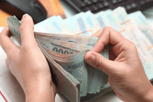Mỗi Đảng viên được nhận 15.180.000 đồng cùng Huy hiệu, chi tiết nhóm đối tượng hưởng và trong dịp gì?
