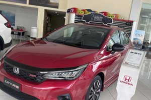 Thị trường ô tô 'nóng' trước tháng Ngâu: Có xe SUV giảm hơn 350 triệu