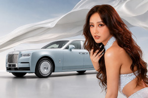 Đúng ngày sinh nhật, Mai Phương Thúy úp mở siêu xe Rolls-Royce 68 tỷ đồng, hiếm bậc nhất thế giới
