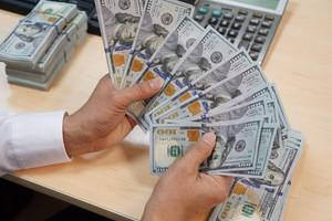 Tỷ giá hôm nay 6/8: USD ngân hàng giảm giá, tỷ giá trung tâm tăng thêm 28 đồng