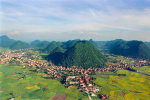 Việt Nam có một vùng đất được ví là 'rốn lũ' lột xác thành 'Làng du lịch tốt nhất thế giới', xuất hiện trong loạt bom tấn điện ảnh quốc tế, hút hàng chục nghìn lượt khách mỗi năm