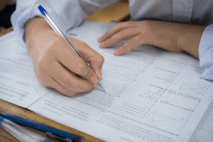 Một trường đại học danh tiếng dừng toàn bộ quy trình tuyển sinh, lùi lịch nhập học và tổ chức thi lại cho 58.000 thí sinh vì nghi vấn gian lận
