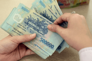Mỗi Đảng viên được nhận mức tiền 25.300.000 đồng cùng Huy hiệu, ai thuộc nhóm đối tượng hưởng, áp dụng từ khi nào?