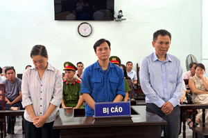 Tuyên án nhóm đối tượng thi hành 'luật ngầm' thu tiền hằng tháng của các hộ kinh doanh suốt thời gian dài