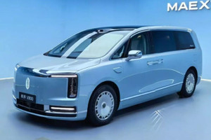 Mẫu MPV khổng lồ mới ra mắt đã chốt 2.115 đơn hàng sau một giờ: Màn hình 42 inch, ghế massage 20 điểm, tầm chạy 1.335 km, giá 2.68 tỷ đồng đe dọa vị thế Toyota Alphard