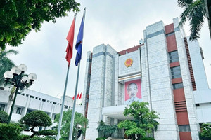 Hà Nội xem xét miễn nhiệm chức vụ Ủy viên UBND thành phố với 11 giám đốc sở, ngành