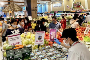 Bộ Tài chính quyết chặn tình trạng lương tăng chưa kịp vui, giá đã ‘chạy trước’