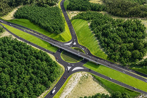 Sau 8 tháng khởi công, cao tốc xuyên rừng đẹp nhất Việt Nam do Tập đoàn Sơn Hải xây dựng bắt đầu thi công