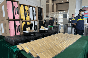 Tịch thu 14 vali chứa 145kg vàng thỏi ngay tại sân bay