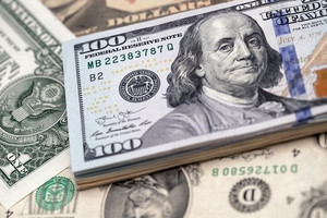 Tỷ giá hôm nay 11/8: Tỷ giá trung tâm tăng, USD ngân hàng và chợ đen cùng giảm