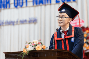 Nam sinh 6 năm trước chọn Y khoa vì 'gần nhà' và rất chật vật, hiện tốt nghiệp Thủ khoa với GPA 3.89/4 và nói thẳng ý định sắp tới