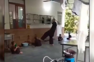 Vụ người đàn ông mặc áo nâu sòng, đầu trọc bạo hành 1 cháu bé: Chủ tịch UBND tỉnh Phú Thọ chỉ đạo khẩn