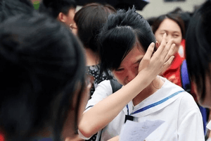 Nữ sinh nói thẳng bị 'tráo điểm', gia đình kiên quyết kiện tới cùng, Sở Giáo dục vào cuộc và tuyên bố uẩn khúc