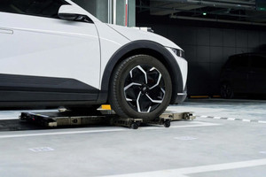 Hyundai dùng robot 'cất' ô tô và tăng sức chứa bãi xe tới 50%