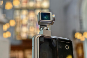 Smartphone 'dị' nhất năm chính thức nhận đặt trước: Camera 200 MP tự bật, tự xoay như robot