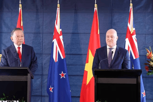 Tổng Bí thư, Chủ tịch nước Tô Lâm và Thủ tướng New Zealand gặp gỡ báo chí và chứng kiến trao các văn kiện hợp tác