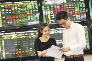 VN-Index tìm lại đà tăng: 7 cổ phiếu được kỳ vọng lãi 10-27% trong tháng 8