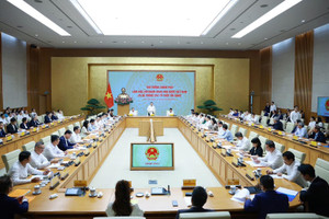 Thủ tướng làm việc với Ngân hàng Nhà nước và các tổ chức tín dụng về lãi suất, tín dụng, tỷ giá