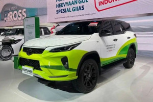 Toyota Fortuner gây chú ý với bản dùng 100% ethanol