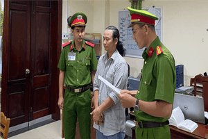 Khám xét cửa hàng nổi tiếng ngay giữa trung tâm thành phố, khởi tố ông chủ Phạm Văn Tân SN 1983
